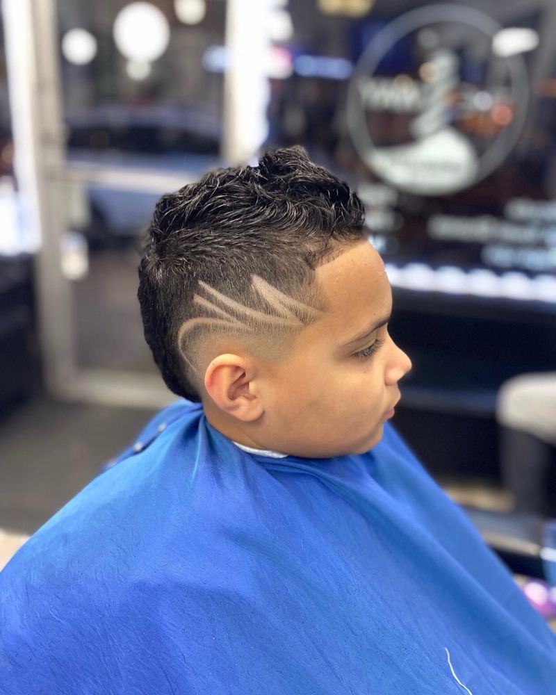 Kid's wavy top with fade and carved design lines